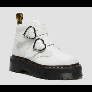 DEVON HEART LEATHER PLATFORM BOOTS
$250.00
Color: WHITE MILLED NAPPA